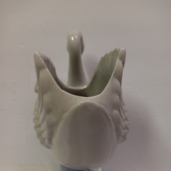 COPY - Vintage 3D Cypress Gardens Ivory Swan Candy Dish, Vase W/Rose Porcelain … - Picture 4 of 9